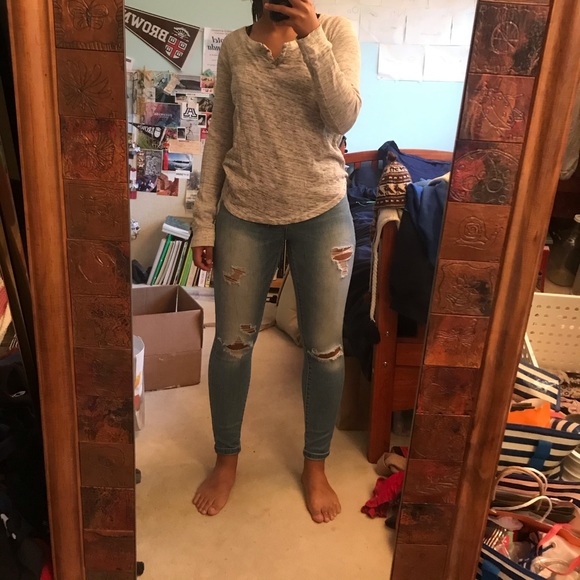 LIKE NEW Distressed Skinny Jeans - Picture 2 of 4